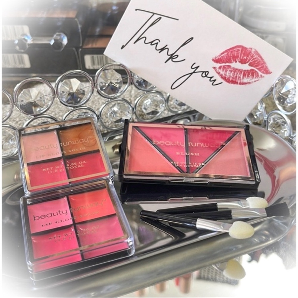 💕Lot of 3 Beauty Runway Lipgloss Pallets💕